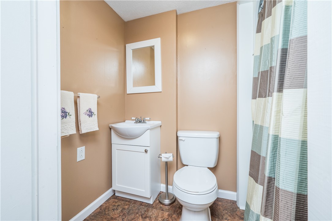 South Park, Pennsylvania 15129, United States, 3 Bedrooms Bedrooms, ,2 BathroomsBathrooms,Residential,Contingent,252272