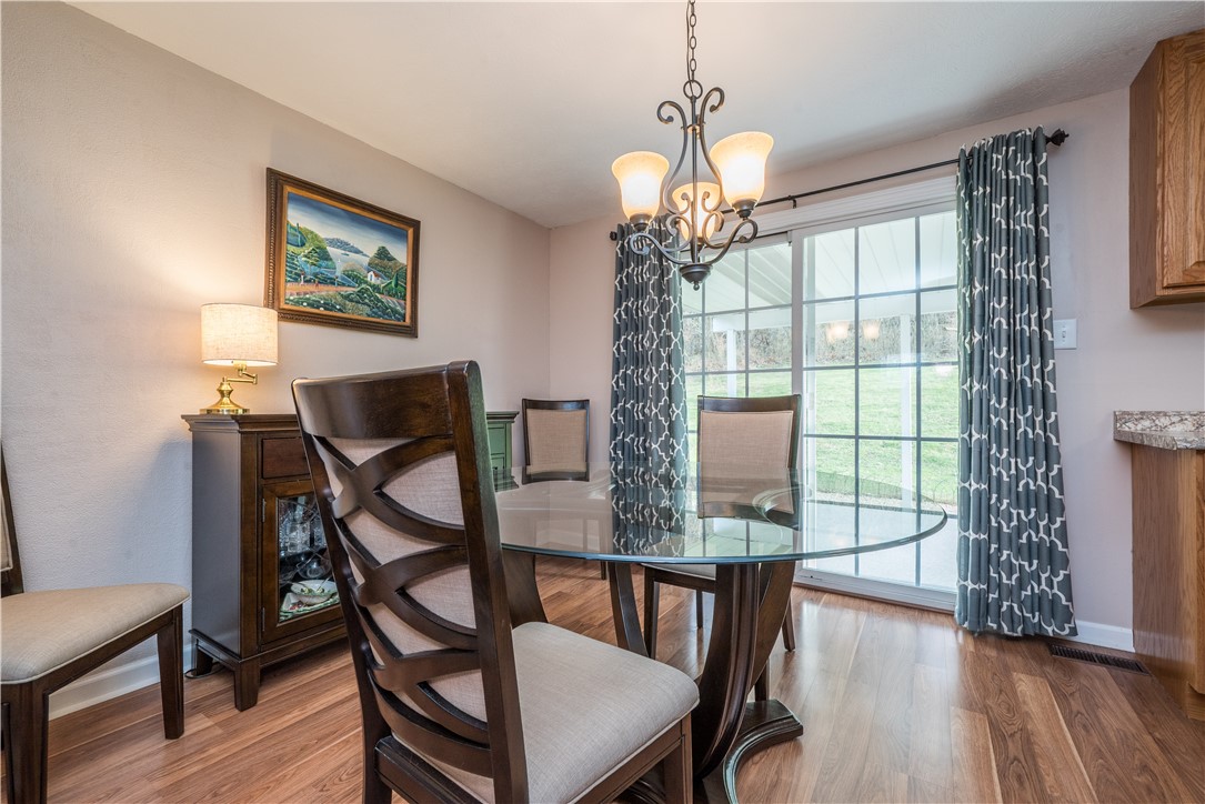 South Park, Pennsylvania 15129, United States, 3 Bedrooms Bedrooms, ,2 BathroomsBathrooms,Residential,Contingent,252272