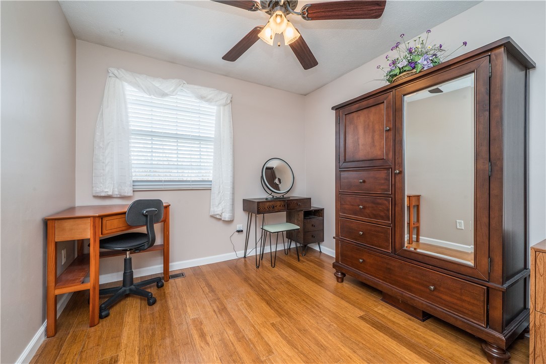 South Park, Pennsylvania 15129, United States, 3 Bedrooms Bedrooms, ,2 BathroomsBathrooms,Residential,Contingent,252272