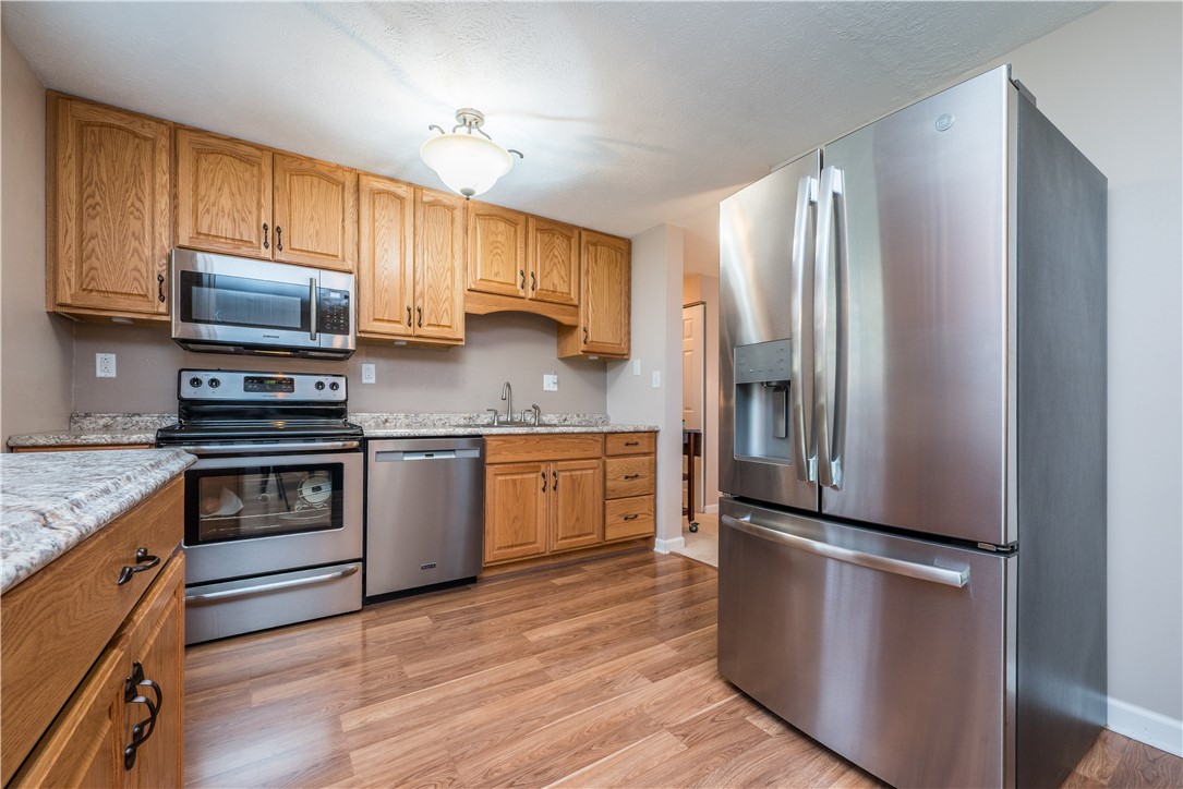 South Park, Pennsylvania 15129, United States, 3 Bedrooms Bedrooms, ,2 BathroomsBathrooms,Residential,Contingent,252272