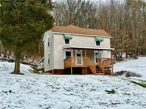 Photo of 1126 Penn Ave, Vandergrift, PA 15690 (MLS # 1736089)