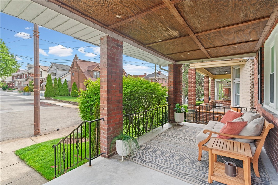 5104 Harriet St
