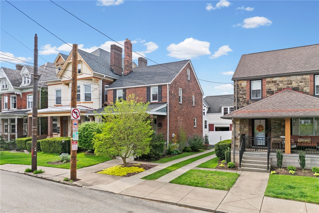 5104 Harriet St