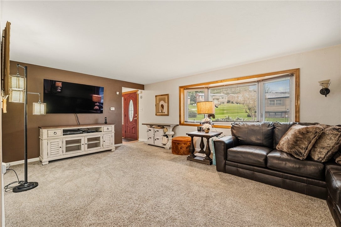 7 Cameron Dr