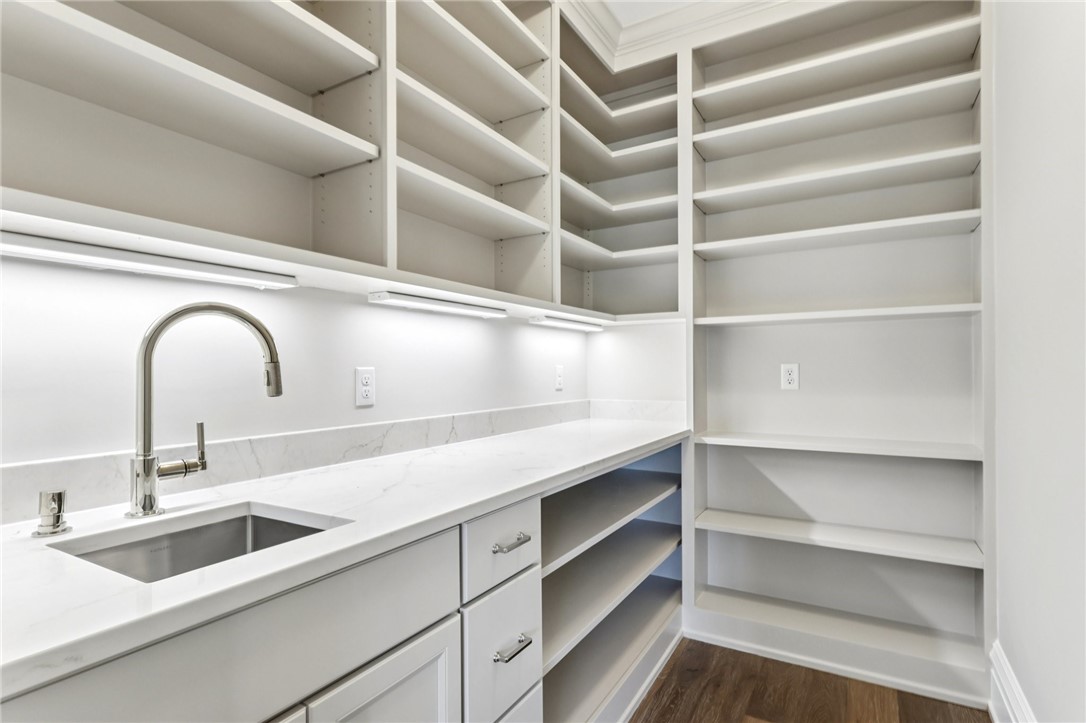 Marshall, Pennsylvania 15005, United States, 7 Bedrooms Bedrooms, ,9 BathroomsBathrooms,Residential,Pending,251108