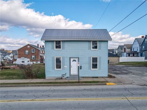 Photo of 406 Ligonier St, Latrobe, PA 15650 (MLS # 1725021)