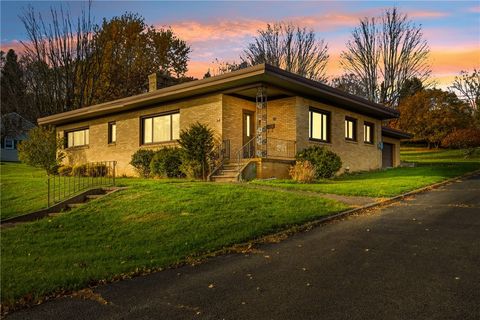 Homes For Sale - 372 Lincoln St St<br/> Somerset, PA 15501