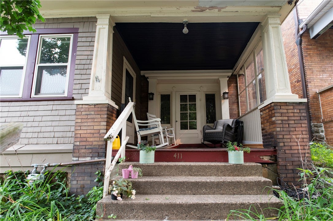 411 Hampton Ave