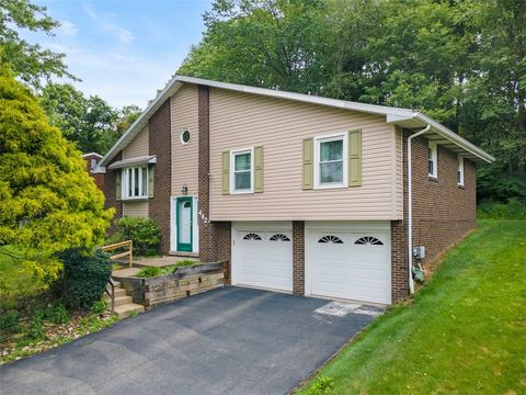 Photo of 442 Old Hickory Dr, Pittsburgh, PA 15235 (MLS # 1726746)