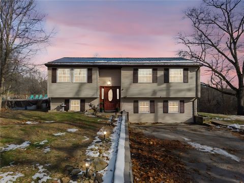 Photo of 440 Lippencott Run Rd, Waynesburg, PA 15370 (MLS # 1733336)