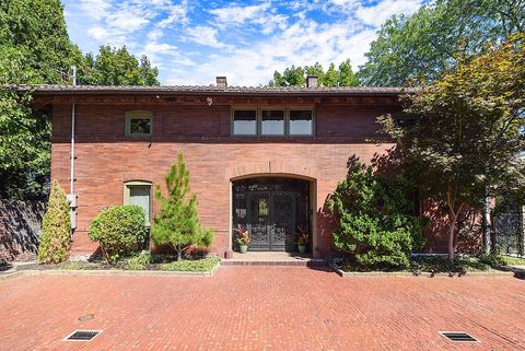 Photo of 1531 Scott Ln, Pittsburgh, PA 15217 (MLS # 1725554)