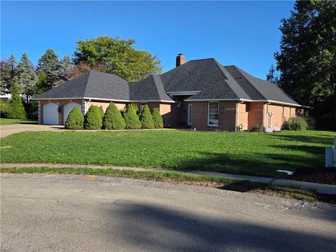 Photo of 111 Saddle Brook Cir, Butler, PA 16001 (MLS # 1724975)