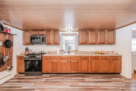 Photo of 105 Orchard Ave/ 140 Church Aly, Punxsutawney, PA 15767 (MLS # 1739186)