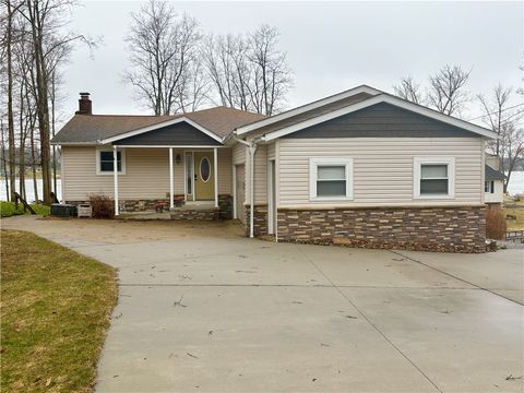 Photo of 228 Latonka Dr, Mercer, PA 16137 (MLS # 1742039)