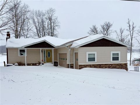 Photo of 228 Latonka Dr, Mercer, PA 16137 (MLS # 1742039)