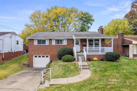 Photo of 1424 Sampson St, Conway, PA 15027 (MLS # 1727057)