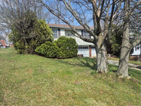 Photo of 122 Mohican Dr, Greensburg, PA 15601 (MLS # 1746575)
