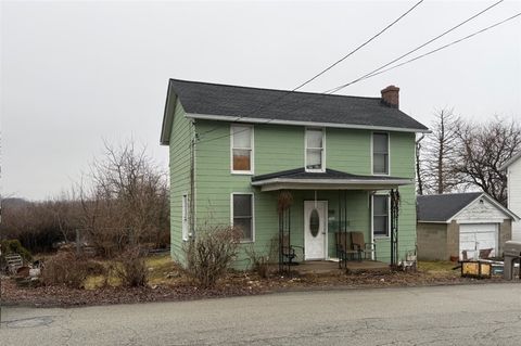 Townhouse For Sale - 1302 Oaklawn Dr Dr<br/> Latrobe, PA 15650