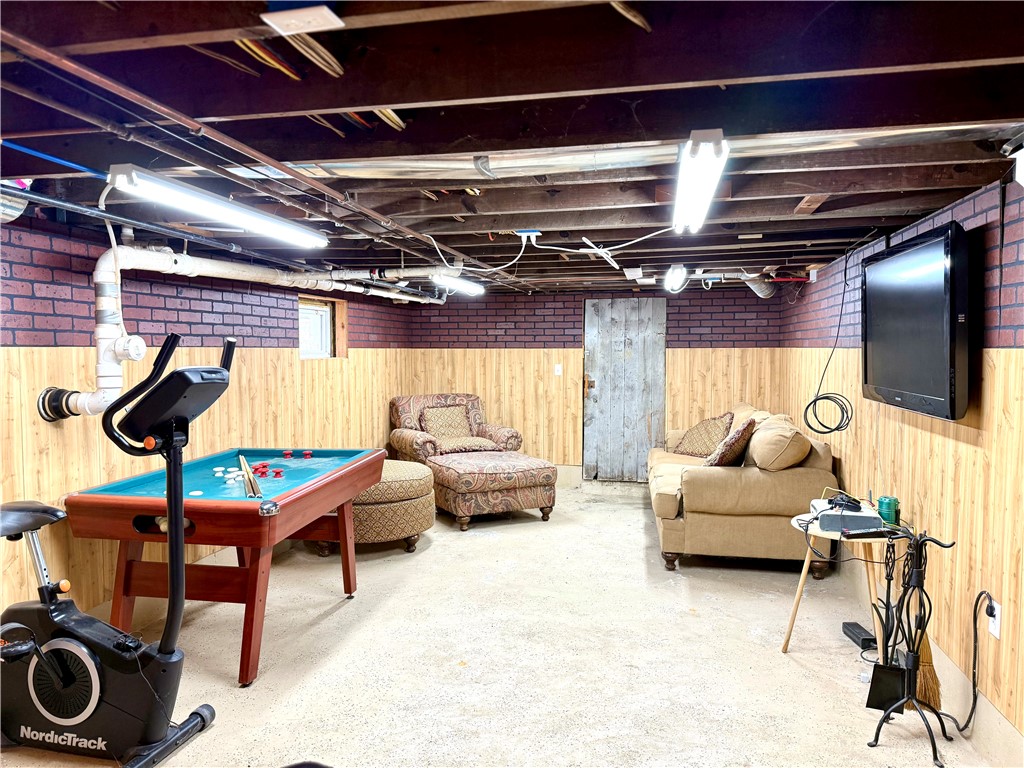 Pymatuning Twp, Pennsylvania 16154, United States, 2 Bedrooms Bedrooms, ,1 BathroomBathrooms,Residential,Contingent,10939