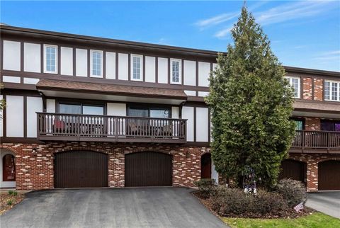 Photo of 211 Thornberry Dr, Pittsburgh, PA 15237 (MLS # 1745417)