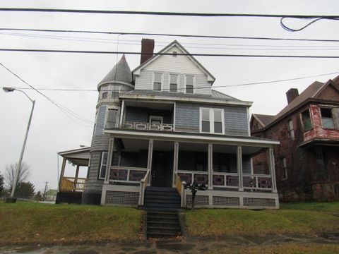 Photo of 25 Ben Lomond St, Uniontown, PA 15401 (MLS # 1735356)