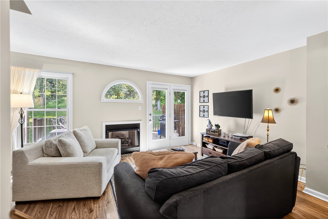 Cecil, Pennsylvania 15017, United States, 2 Bedrooms Bedrooms, ,2 BathroomsBathrooms,Residential,Contingent,181056