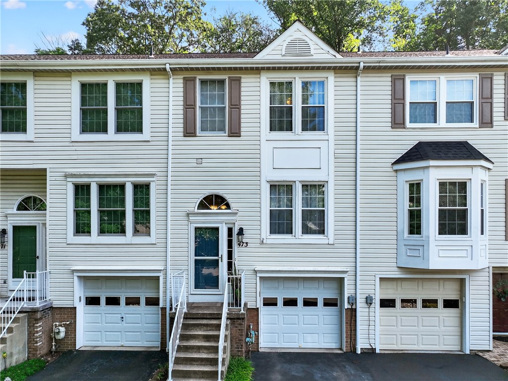 Cecil, Pennsylvania 15017, United States, 2 Bedrooms Bedrooms, ,2 BathroomsBathrooms,Residential,Contingent,181056