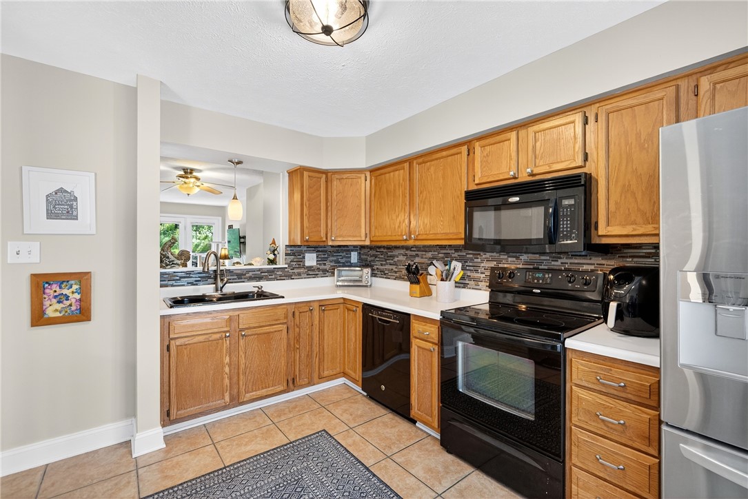 Cecil, Pennsylvania 15017, United States, 2 Bedrooms Bedrooms, ,2 BathroomsBathrooms,Residential,Contingent,181056