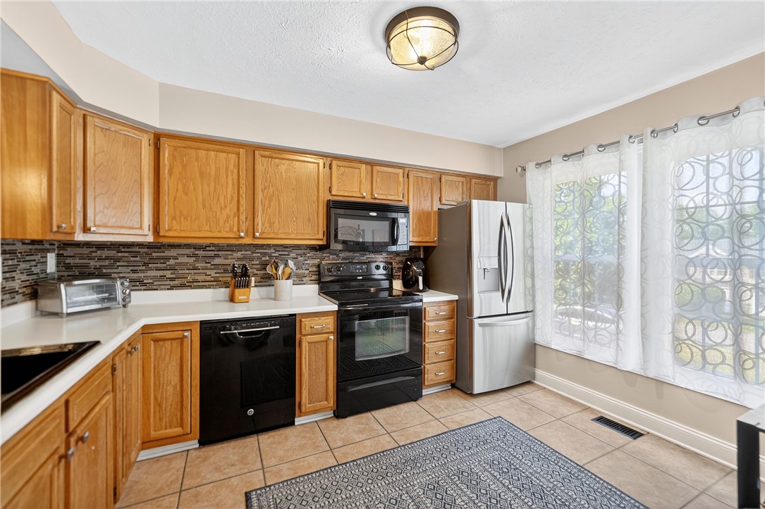 Cecil, Pennsylvania 15017, United States, 2 Bedrooms Bedrooms, ,2 BathroomsBathrooms,Residential,Contingent,181056