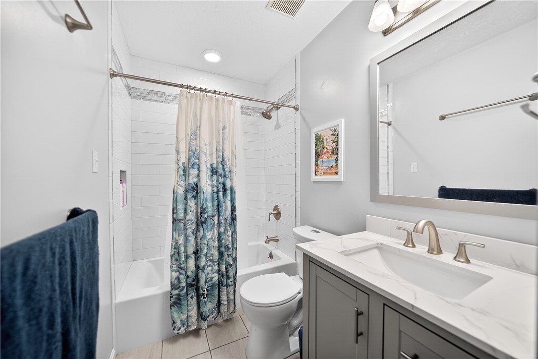 Cecil, Pennsylvania 15017, United States, 2 Bedrooms Bedrooms, ,2 BathroomsBathrooms,Residential,Contingent,181056