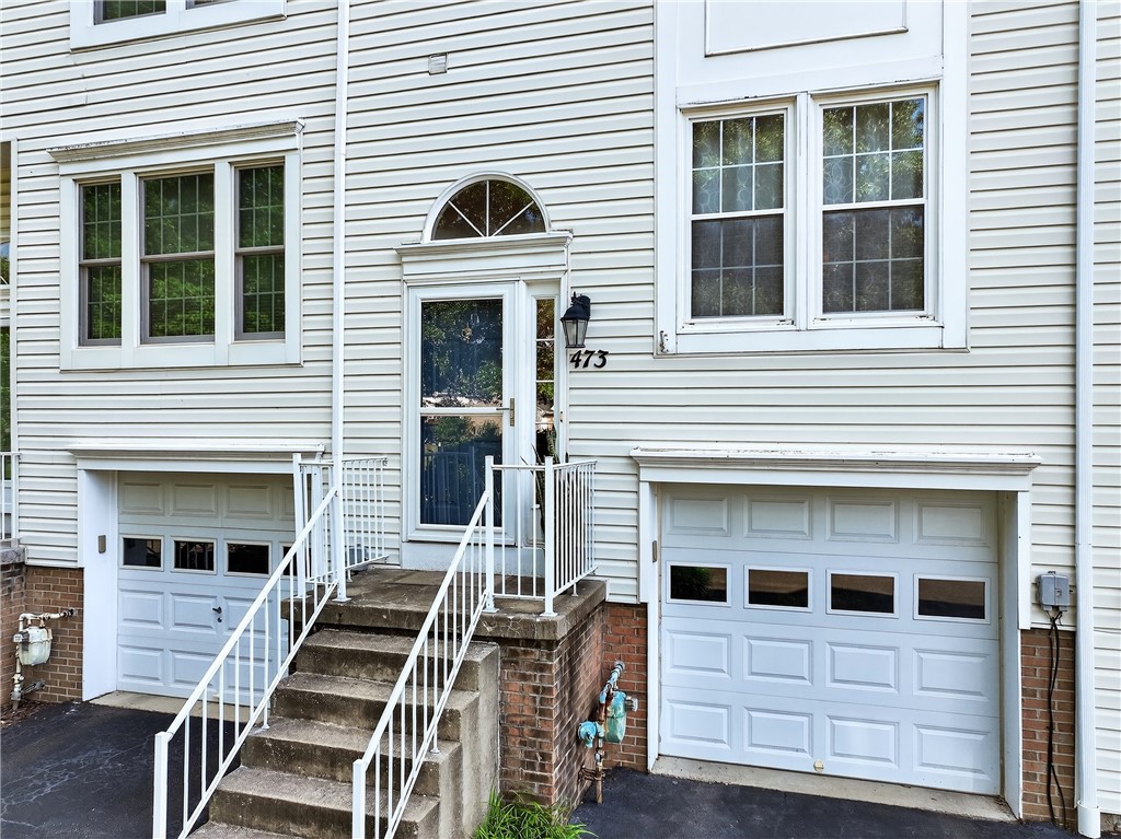 Cecil, Pennsylvania 15017, United States, 2 Bedrooms Bedrooms, ,2 BathroomsBathrooms,Residential,Contingent,181056