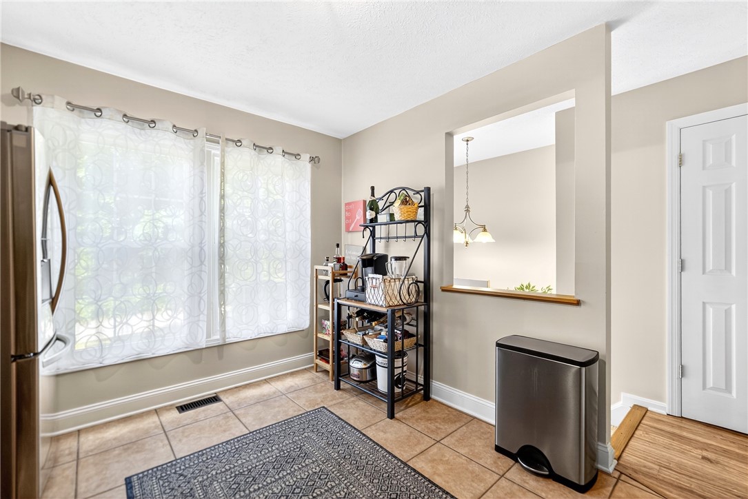 Cecil, Pennsylvania 15017, United States, 2 Bedrooms Bedrooms, ,2 BathroomsBathrooms,Residential,Contingent,181056