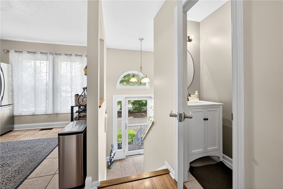 Cecil, Pennsylvania 15017, United States, 2 Bedrooms Bedrooms, ,2 BathroomsBathrooms,Residential,Contingent,181056