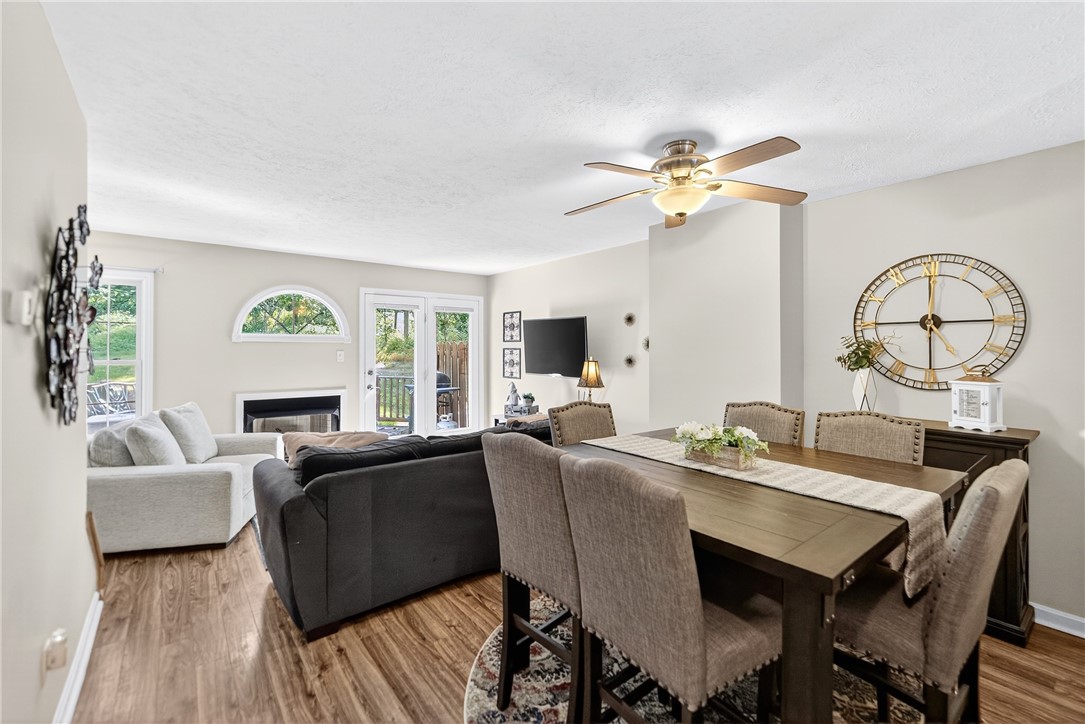 Cecil, Pennsylvania 15017, United States, 2 Bedrooms Bedrooms, ,2 BathroomsBathrooms,Residential,Contingent,181056