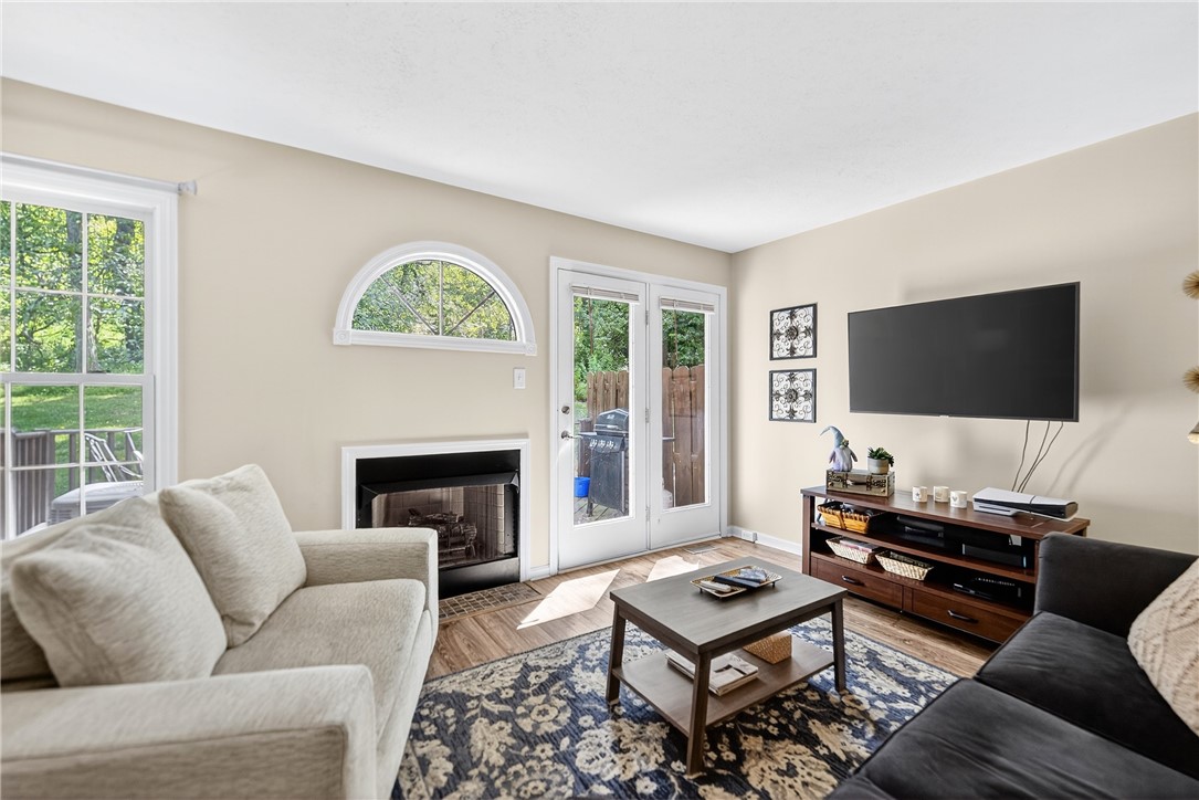 Cecil, Pennsylvania 15017, United States, 2 Bedrooms Bedrooms, ,2 BathroomsBathrooms,Residential,Contingent,181056