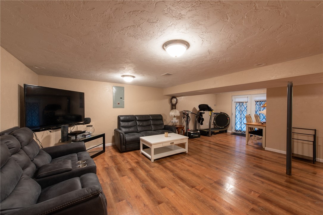 Lower Burrell, Pennsylvania 15068, United States, 3 Bedrooms Bedrooms, ,3 BathroomsBathrooms,Residential,Contingent,37639