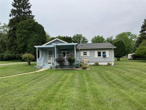 Photo of 216 Bryson Mill Rd, New Castle, PA 16102 (MLS # 1737335)