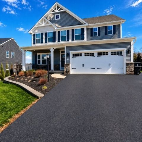 Photo of 118 Red Pine Dr, Coraopolis, PA 15108 (MLS # 1748486)