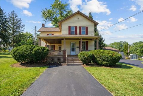 Photo of 441 N Pitt St, Mercer, PA 16137 (MLS # 1735101)