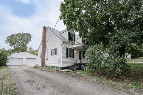 Photo of 493 Maple St, Indiana, PA 15701 (MLS # 1724749)