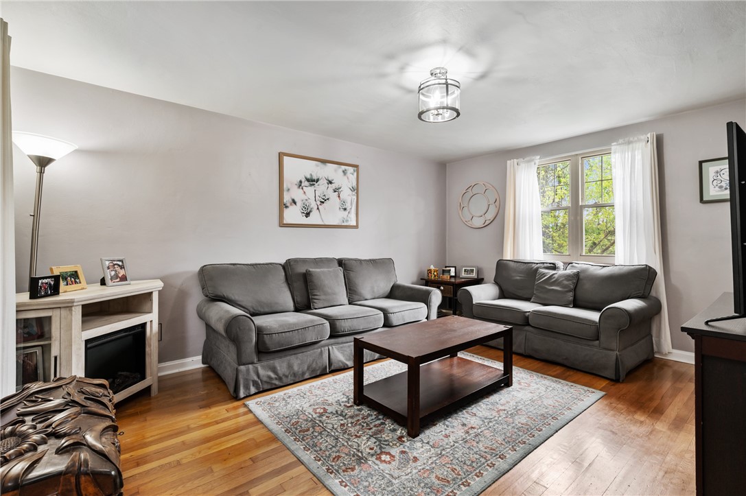 3234 Shadyway Dr Dr, Brentwood, Pennsylvania image 3