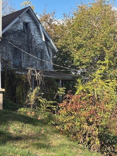 Photo of 606 11th St, Charleroi, PA 15022 (MLS # 1730231)