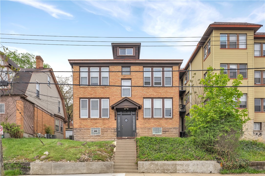 2832 Clermont Ave