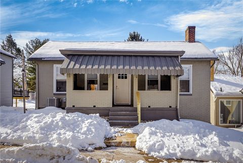 Photo of 125 Dinsmore Ave, Pittsburgh, PA 15205 (MLS # 1739307)