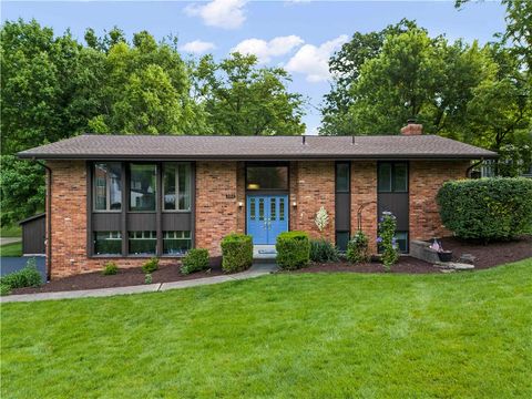 Photo of 304 Clubview Dr, Canonsburg, PA 15317 (MLS # 1761988)