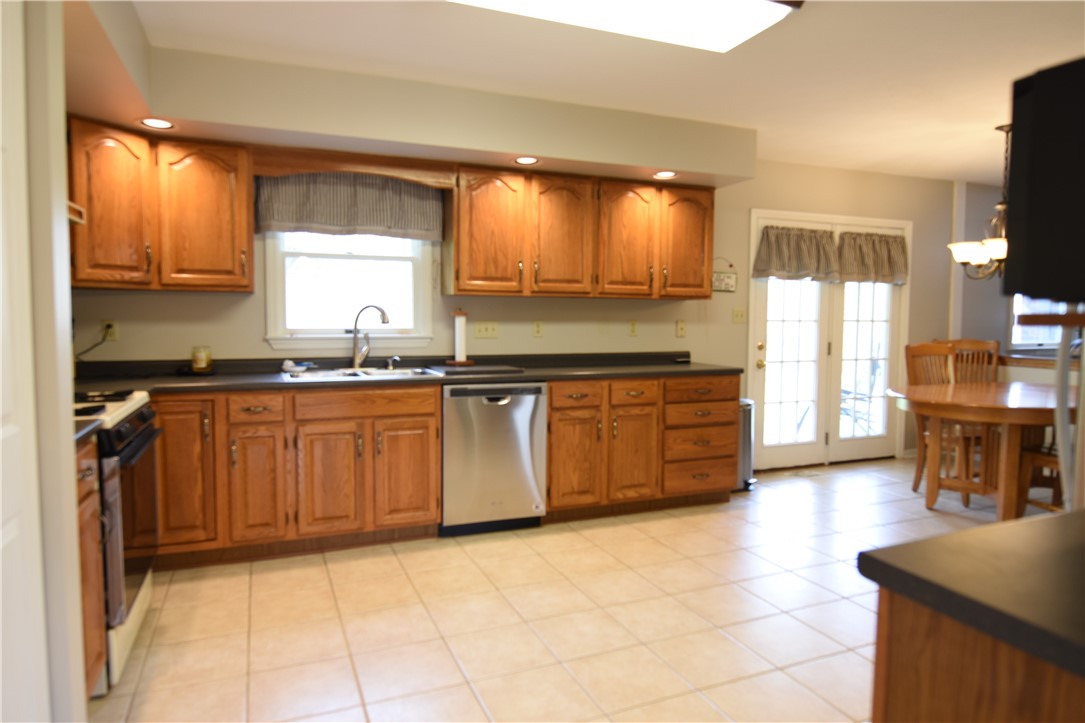 1025 Manor Vue Ct, Delmont, Pennsylvania image 9