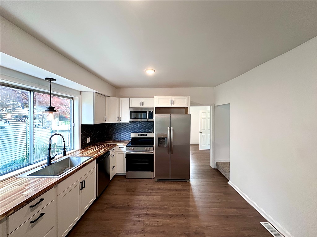 New Castle/4th, Pennsylvania 16101, United States, 2 Bedrooms Bedrooms, ,2 BathroomsBathrooms,Residential,Active,144351