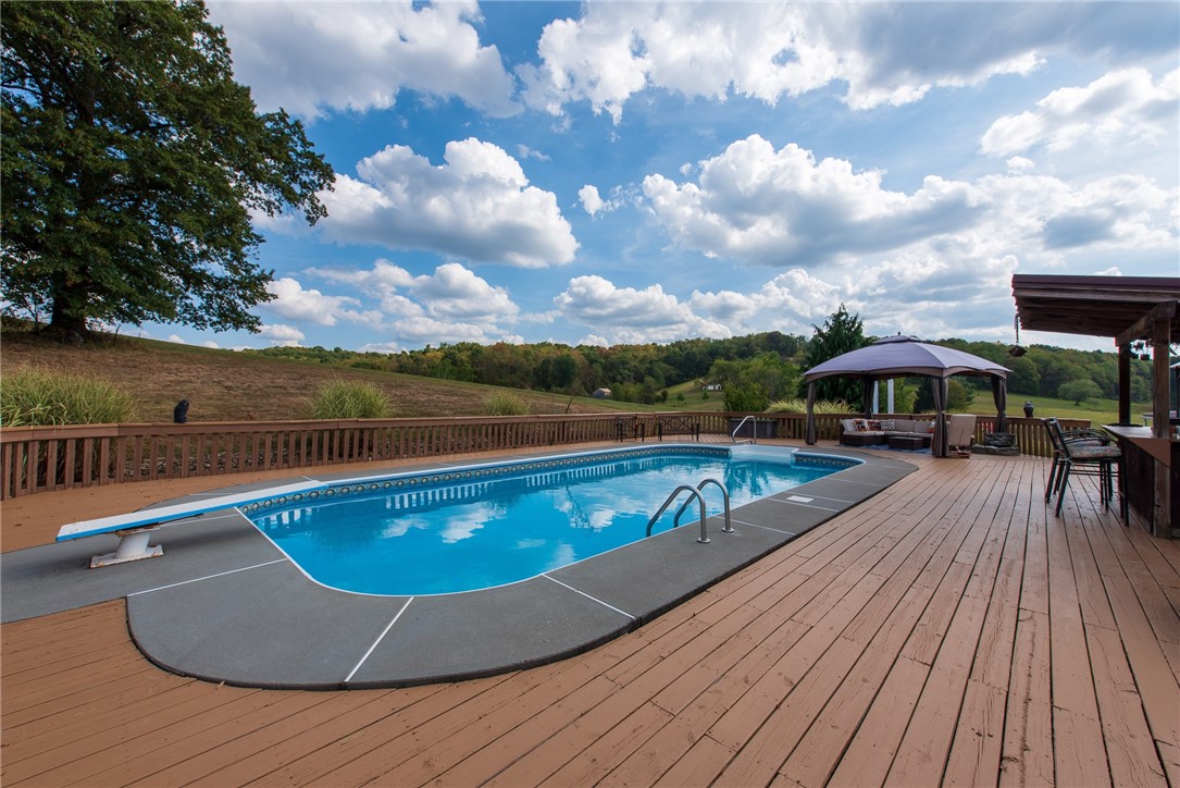 Allegheny Twp, Pennsylvania 15068, United States, 4 Bedrooms Bedrooms, ,3 BathroomsBathrooms,Residential,Contingent,216382