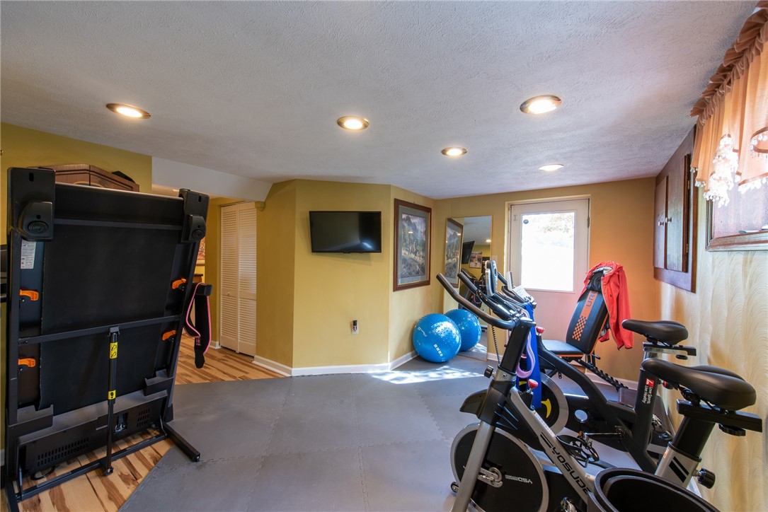 Allegheny Twp, Pennsylvania 15068, United States, 4 Bedrooms Bedrooms, ,3 BathroomsBathrooms,Residential,Contingent,216382