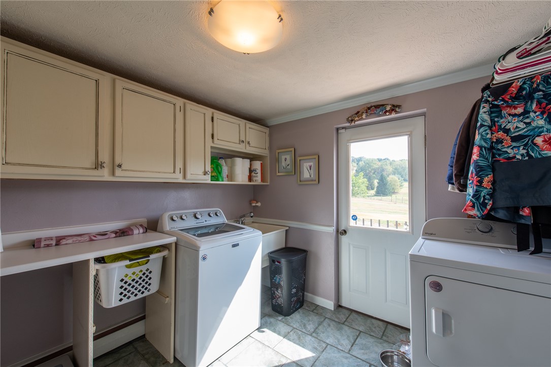 Allegheny Twp, Pennsylvania 15068, United States, 4 Bedrooms Bedrooms, ,3 BathroomsBathrooms,Residential,Contingent,216382